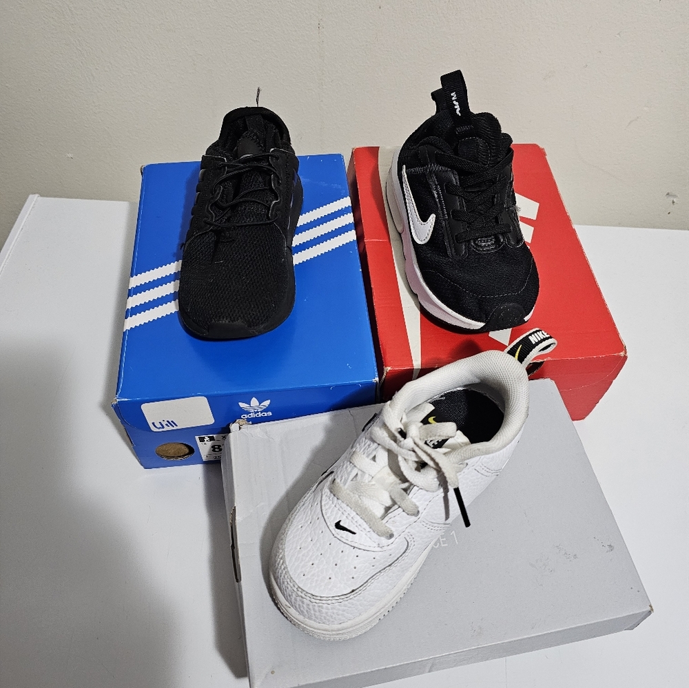 Toddler Nike shoes Lot Size 8C